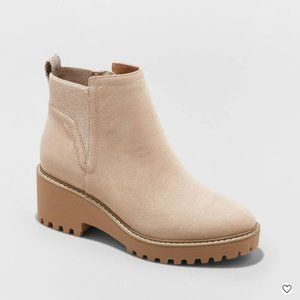 Universal Thread Taupe Taci Pull-On Ankle Boots 9